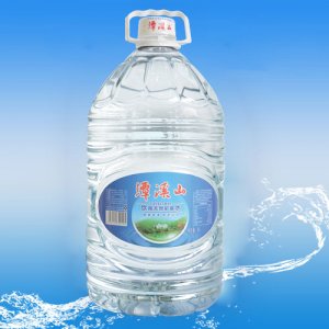 溪山水天然礦泉水8L